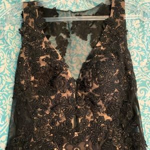 BLACK LACE PROM DRESS